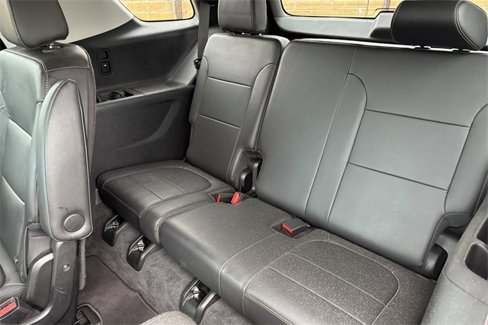 Used 2020 Chevrolet Traverse RS image 16