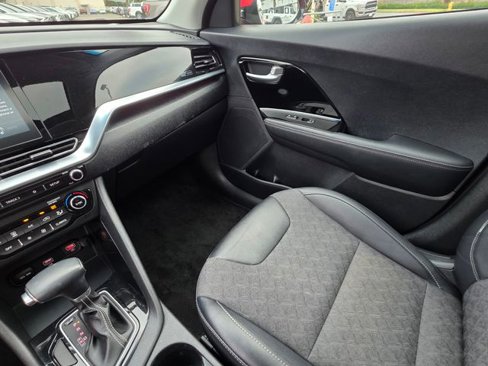 Used 2020 Kia Niro Touring image 31
