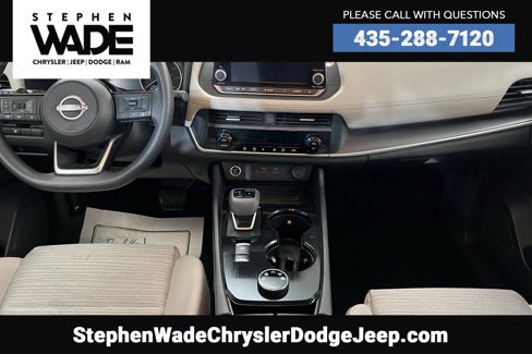 Used 2023 Nissan Rogue SV image 13
