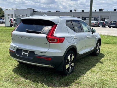 Used 2020 Volvo XC40 T5 Momentum w/ Protection Package Premier image 3