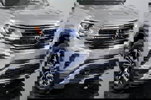 Used 2022 Volkswagen Atlas SE image 2