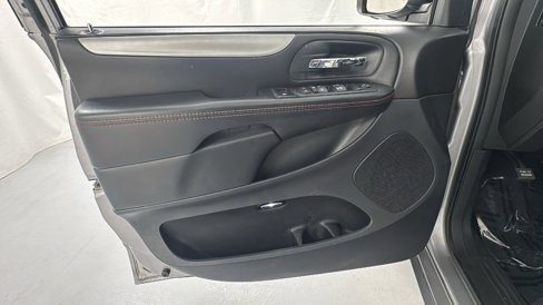 Used 2018 Dodge Grand Caravan GT image 21