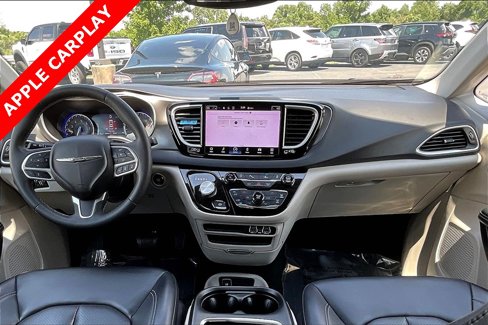 Used 2023 Chrysler Pacifica Touring-L image 7