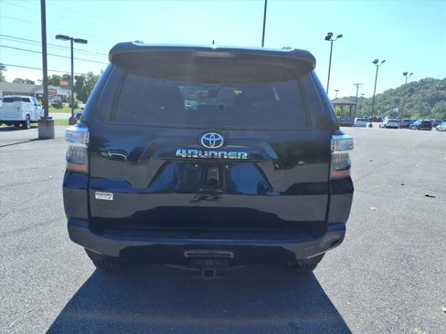 Used 2022 Toyota 4Runner SR5 image 5