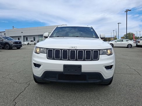 Used 2021 Jeep Grand Cherokee Laredo image 2