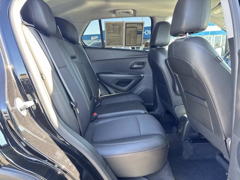 Used 2022 Chevrolet Trax LT w/ LT Convenience Package image 21