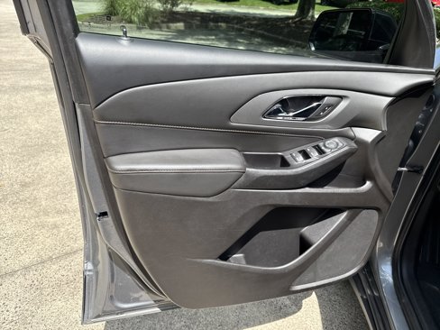 Used 2020 Chevrolet Traverse LS image 10