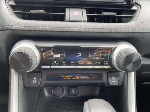 Used 2021 Toyota RAV4 LE image 27