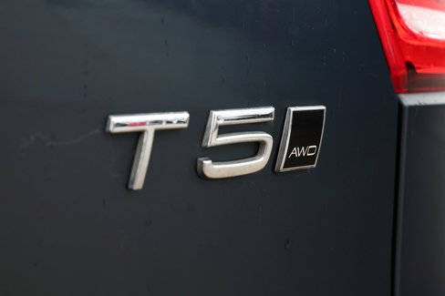 Used 2022 Volvo XC40 T5 Momentum image 10