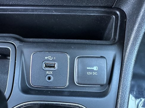 Used 2019 Jeep Cherokee Limited image 31
