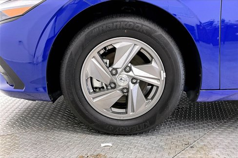 Certified 2025 Hyundai Elantra SE image 8