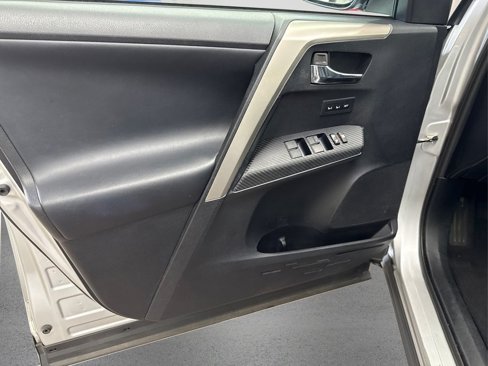 Used 2015 Toyota RAV4 Limited image 26