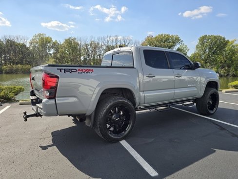 Used 2018 Toyota Tacoma TRD Sport image 6