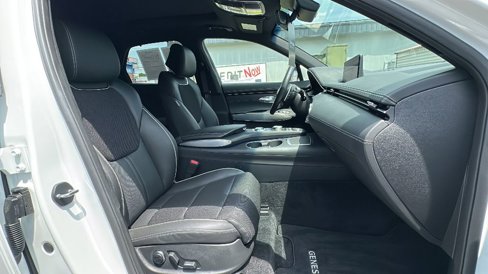 Used 2025 Genesis GV70 2.5T w/ Sport Prestige Package image 15