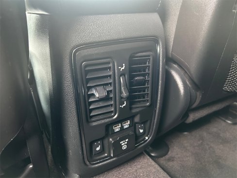 Used 2018 Jeep Grand Cherokee Limited image 25