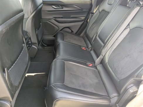Used 2024 Jeep Grand Cherokee Altitude image 28