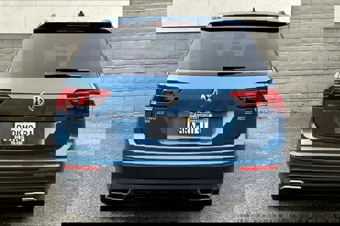 Used 2019 Volkswagen Tiguan SE w/ Panoramic Sunroof Package image 3