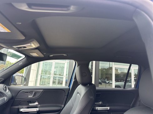 Used 2024 Mercedes-Benz GLB 250 4MATIC image 10