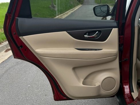 Used 2014 Nissan Rogue SV w/ SV Family Package image 19