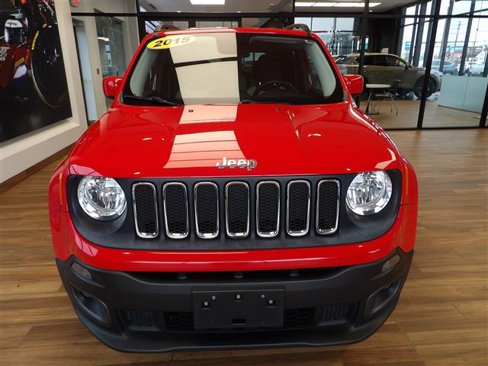 Used 2015 Jeep Renegade Latitude w/ Popular Equipment Group image 2