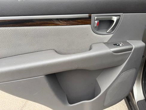Used 2012 Hyundai Santa Fe SE image 10