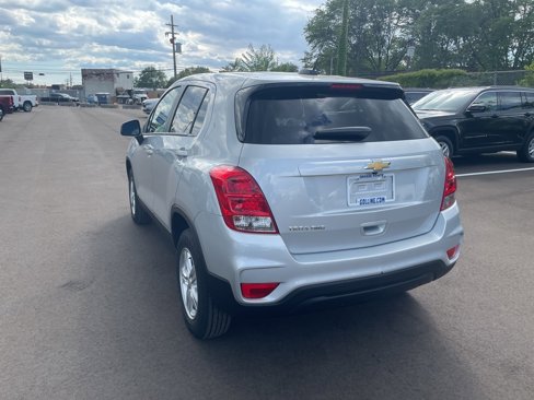Used 2022 Chevrolet Trax LS w/ Tint and Cruise Package image 4