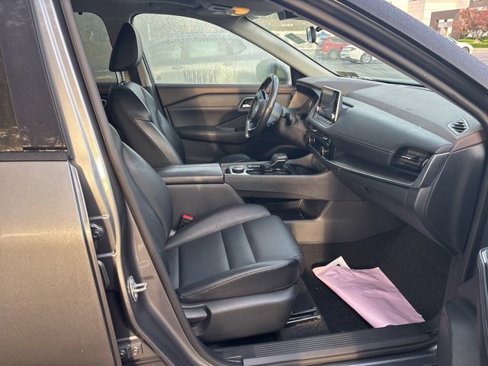 Used 2021 Nissan Rogue SV w/ Premium Package image 10