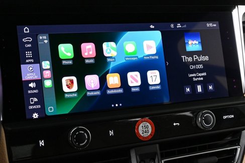 Certified 2022 Porsche Macan image 16