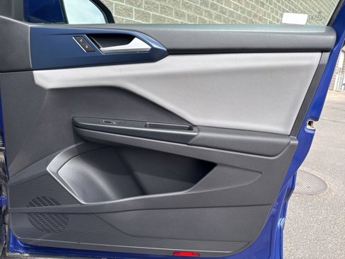 Used 2022 Volkswagen Taos SE w/ Panoramic Sunroof Package image 37