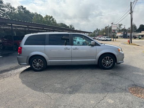 Used 2017 Dodge Grand Caravan SXT image 5