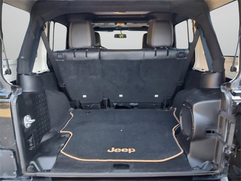 Used 2014 Jeep Wrangler Unlimited Sahara image 32