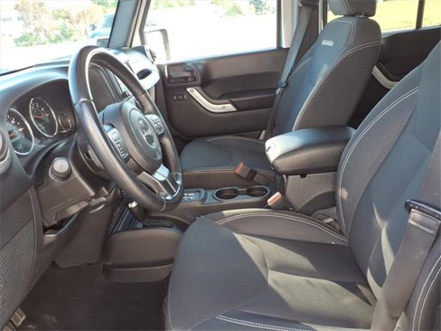 Used 2016 Jeep Wrangler Unlimited Sahara image 12