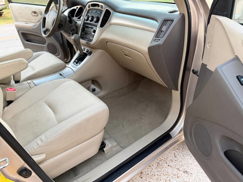 Used 2004 Toyota Highlander Limited image 12