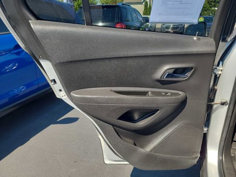 Used 2018 Chevrolet Trax LT w/ LT Convenience Package image 28