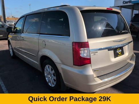 Used 2015 Chrysler Town & Country Touring image 5