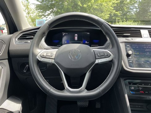 Used 2022 Volkswagen Tiguan SE image 19