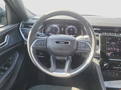 New 2025 Jeep Grand Cherokee L Altitude image 12