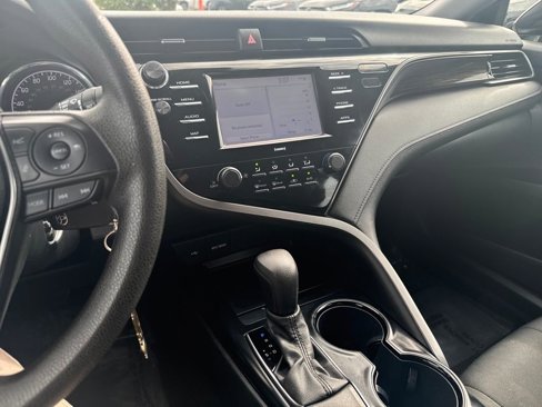Used 2020 Toyota Camry LE image 20