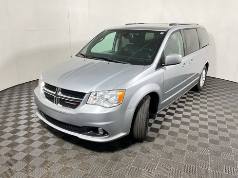 Used 2019 Dodge Grand Caravan SXT image 8