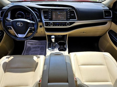 Used 2019 Toyota Highlander XLE image 10