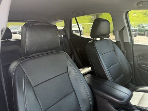 Used 2023 GMC Terrain SLT image 28