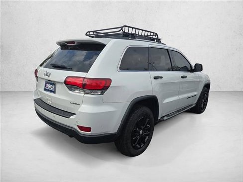 Used 2021 Jeep Grand Cherokee Laredo image 5
