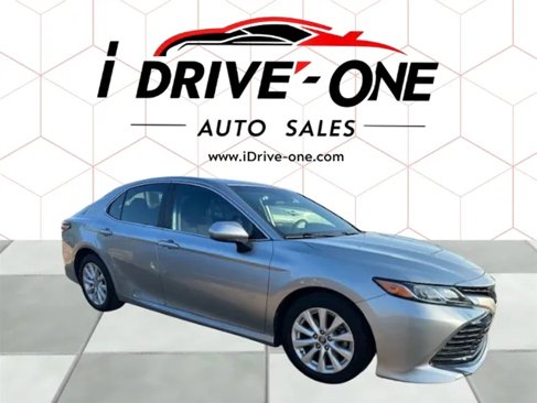Used 2020 Toyota Camry LE image 1