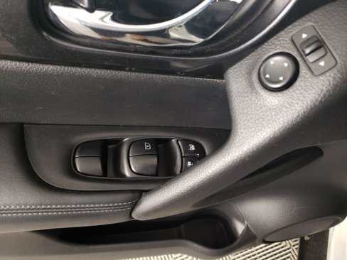 Used 2018 Nissan Rogue S image 7