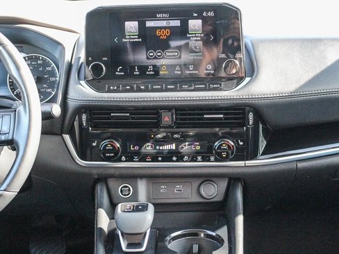 Used 2023 Nissan Rogue SL image 14