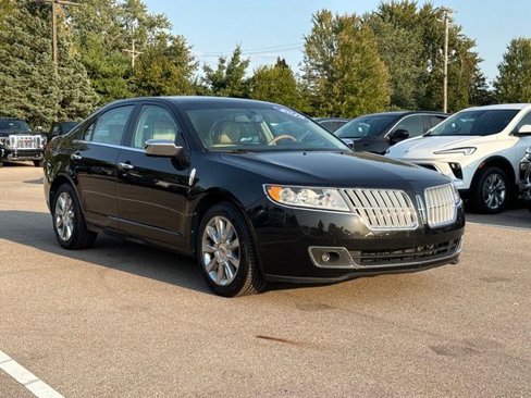 Used 2010 Lincoln MKZ image 2