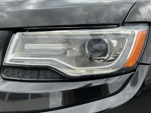 Used 2015 Jeep Grand Cherokee Overland w/ Advanced Technology Group image 10