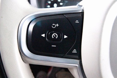 Used 2018 Volvo XC60 T5 Momentum w/ Vision Package image 22