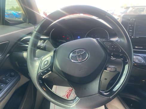 Used 2018 Toyota C-HR XLE image 15
