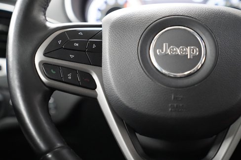 Used 2019 Jeep Cherokee Overland w/ Technology Group image 19